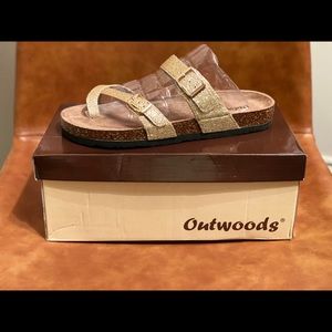 OUTWOODS GOLD SLIDE BUCKLE SANDAL - SZ 8